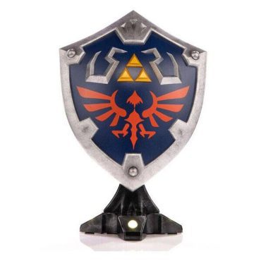 First 4 Figures: Hylian Shield Collectiors / PVC Statue